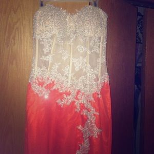 This a size 0, but can also fit a size 2 as well.